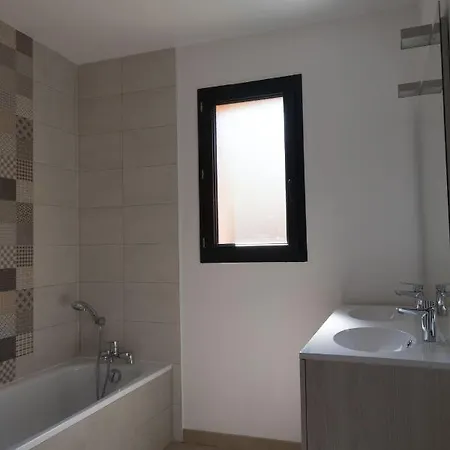 Maison Bassin D'arcachon - - Proche Et Commerces, 3 Chambres, 8 Personnes, Climatisation Feriehus